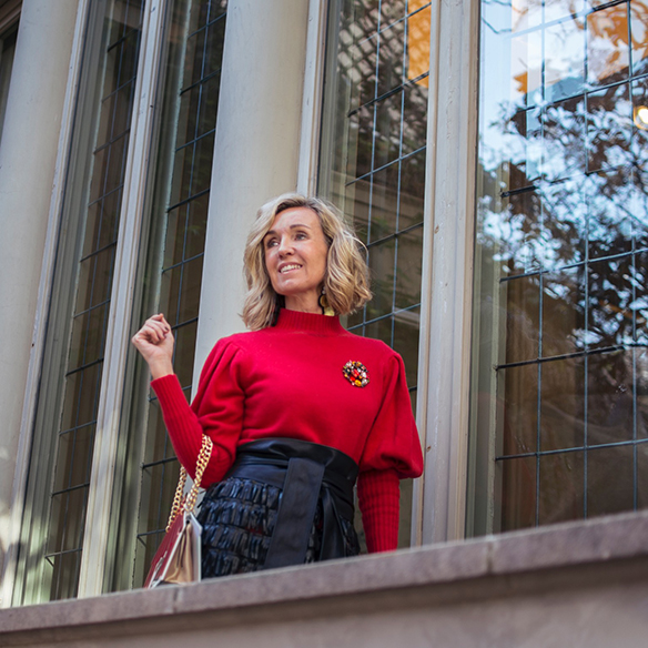 15-colgadas-de-una-percha-maica-jau-fringes-leather-skirt-falda-flecos-cuero-red-rojo-bolso-fantasia-fantasy-handbag-8