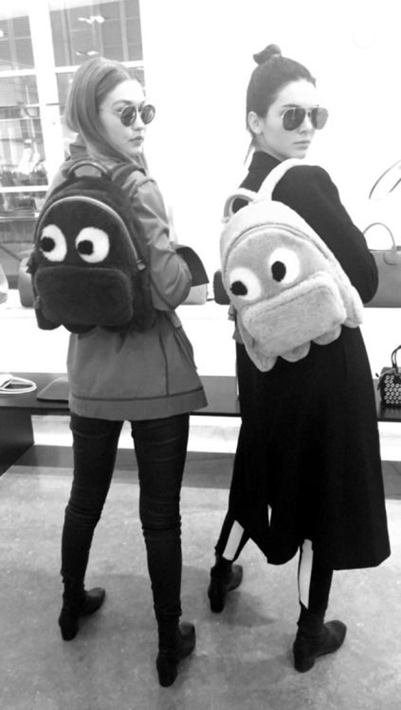 15-colgadas-de-una-percha-the-style-of-zipi-y-zape-kendall-jenner-gigi-hadid-models-estilo-modelos-2