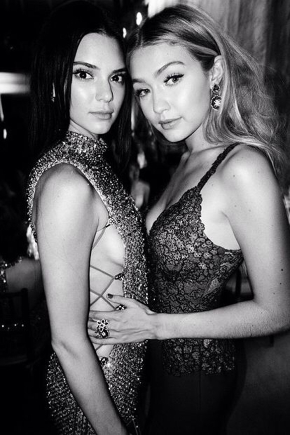 15-colgadas-de-una-percha-the-style-of-zipi-y-zape-kendall-jenner-gigi-hadid-models-estilo-modelos-9