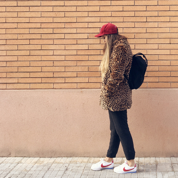 15-colgadas-de-una-percha-anna-duarte-animal-print-leopard-coat-abrigo-leopardo-gorra-pana-corduroy-cap-joggings-bambas-trainers-5