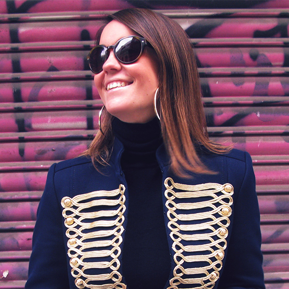 15-colgadas-de-una-percha-carla-kissler-chaqueta-militar-sgt-peppers-military-jacket-culottes-cuello-alto-turtleneck-azul-marino-dorado-gold-dark-blue-animal-print-leopard-leopardo-6