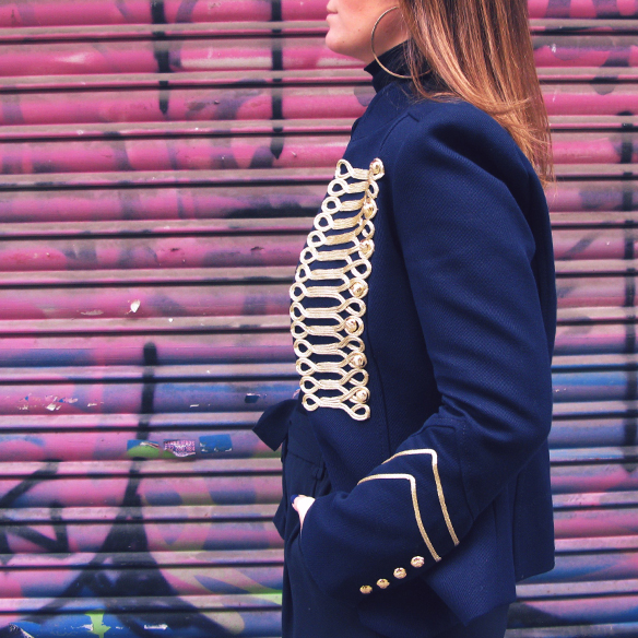 15-colgadas-de-una-percha-carla-kissler-chaqueta-militar-sgt-peppers-military-jacket-culottes-cuello-alto-turtleneck-azul-marino-dorado-gold-dark-blue-animal-print-leopard-leopardo-7