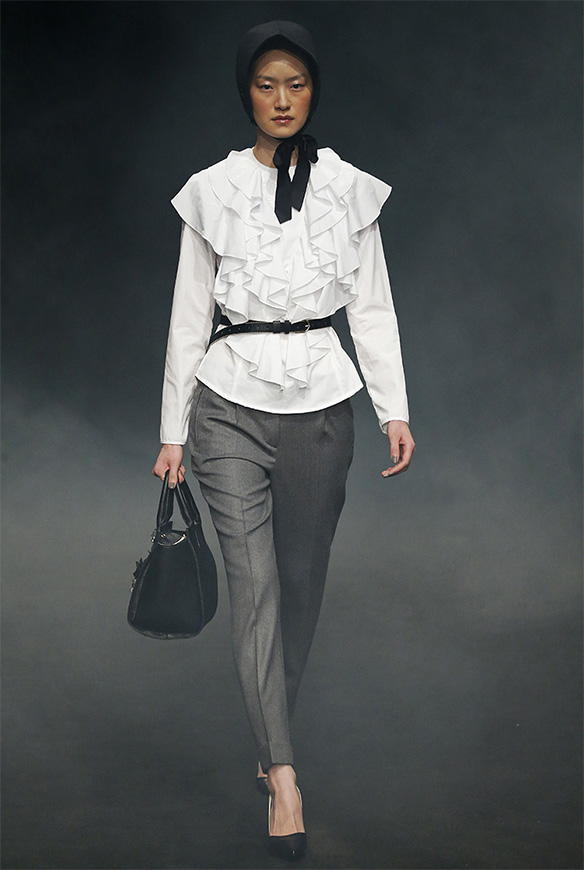 15-colgadas-de-una-percha-las-sorpresas-de-la-080-bcn-fashion-moda-barcelona-desfile-antonio-miro-1