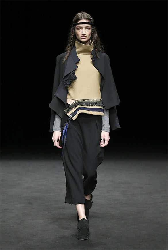 15-colgadas-de-una-percha-las-sorpresas-de-la-080-bcn-fashion-moda-barcelona-desfile-txell-miras-3