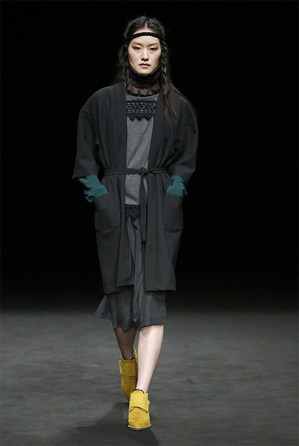 15-colgadas-de-una-percha-las-sorpresas-de-la-080-bcn-fashion-moda-barcelona-desfile-txell-miras-7