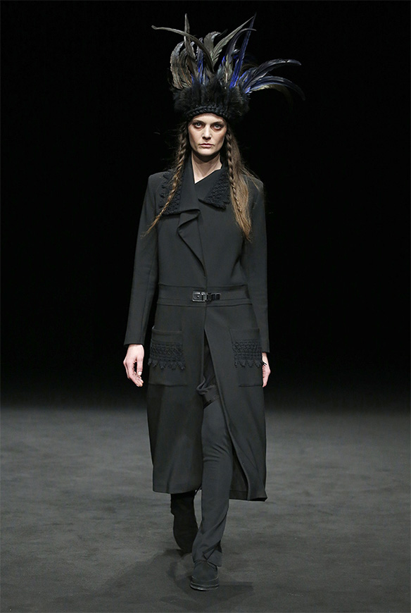 15-colgadas-de-una-percha-las-sorpresas-de-la-080-bcn-fashion-moda-barcelona-desfile-txell-miras-8