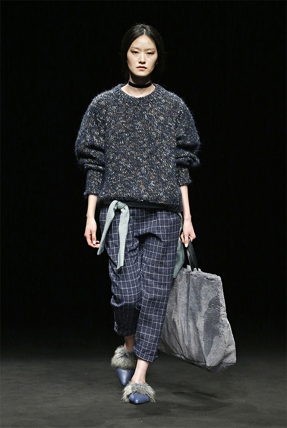 15-colgadas-de-una-percha-las-sorpresas-de-la-080-bcn-fashion-moda-barcelona-desfile-yerse-10