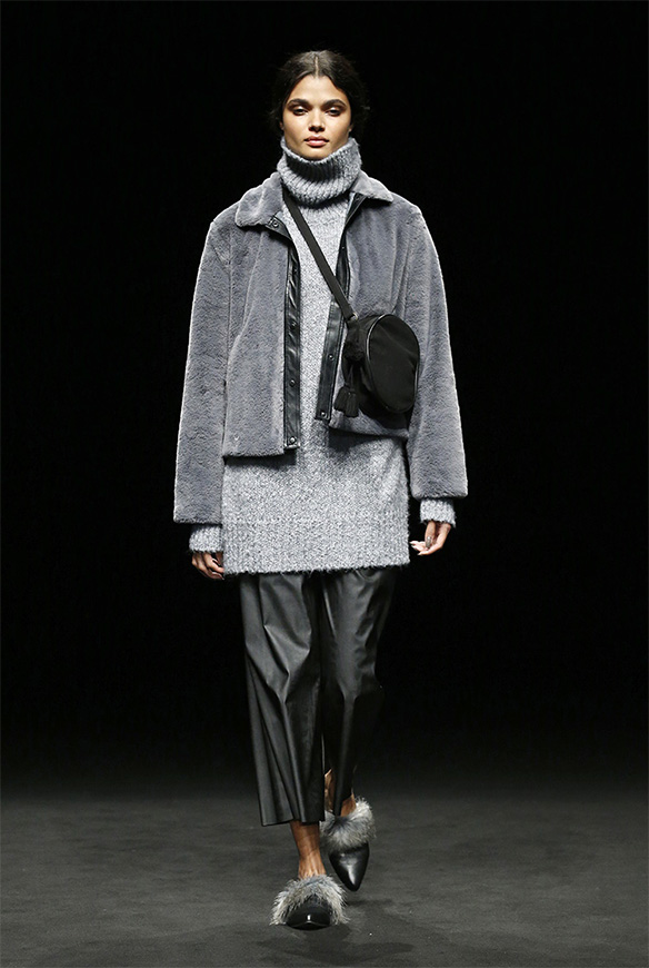 15-colgadas-de-una-percha-las-sorpresas-de-la-080-bcn-fashion-moda-barcelona-desfile-yerse-13