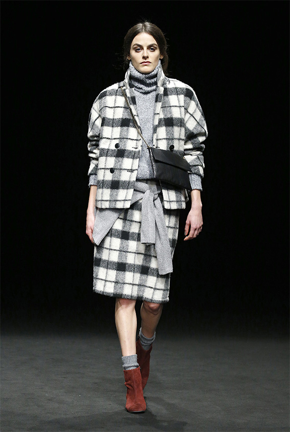 15-colgadas-de-una-percha-las-sorpresas-de-la-080-bcn-fashion-moda-barcelona-desfile-yerse-2