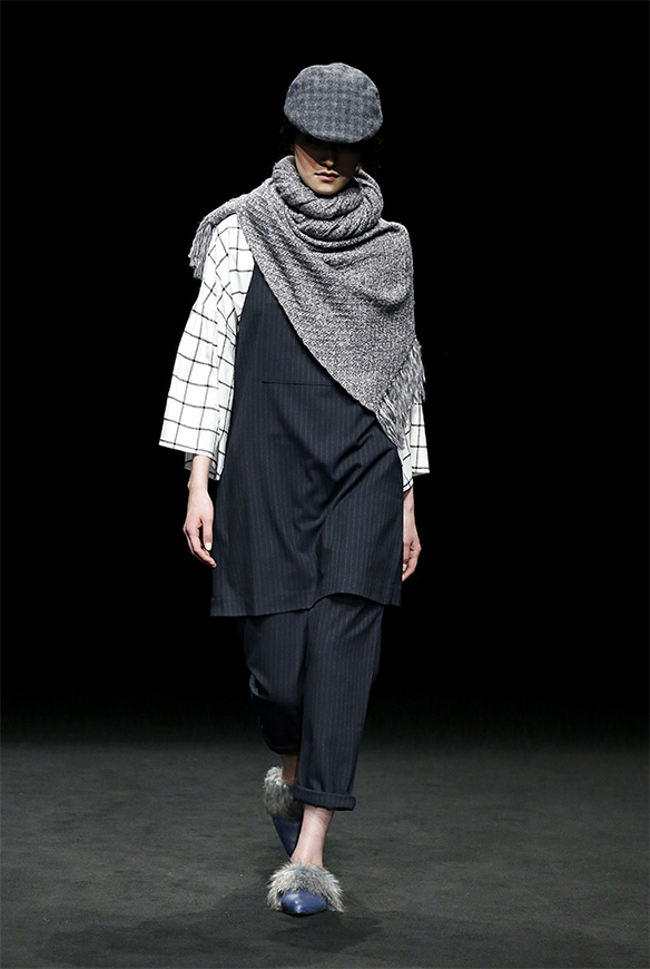 15-colgadas-de-una-percha-las-sorpresas-de-la-080-bcn-fashion-moda-barcelona-desfile-yerse-4