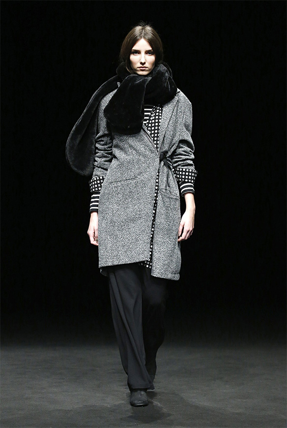 15-colgadas-de-una-percha-las-sorpresas-de-la-080-bcn-fashion-moda-barcelona-desfile-yerse-6