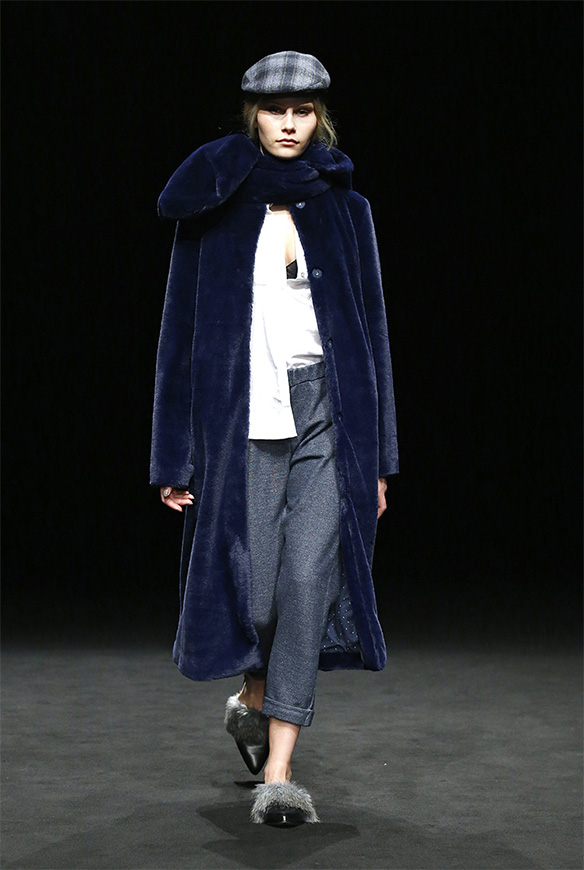 15-colgadas-de-una-percha-las-sorpresas-de-la-080-bcn-fashion-moda-barcelona-desfile-yerse-7