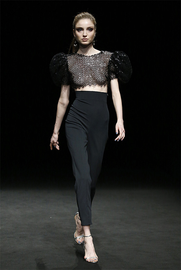 15-colgadas-de-una-percha-las-sorpresas-de-la-080-bcn-fashion-moda-barcelona-desfile-ze-garcia-1