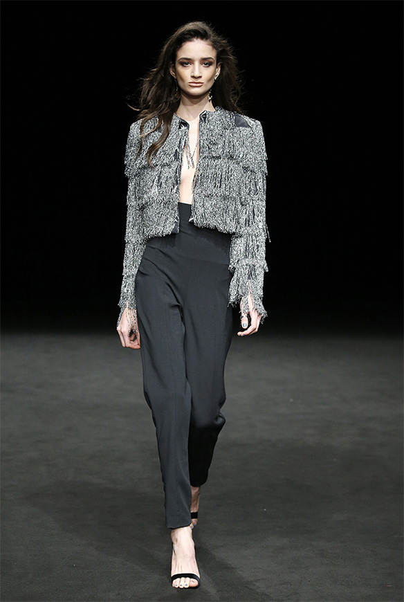 15-colgadas-de-una-percha-las-sorpresas-de-la-080-bcn-fashion-moda-barcelona-desfile-ze-garcia-16