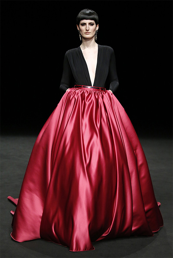 15-colgadas-de-una-percha-las-sorpresas-de-la-080-bcn-fashion-moda-barcelona-desfile-ze-garcia-17