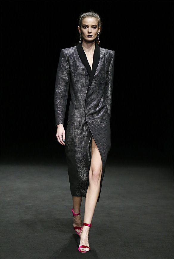 15-colgadas-de-una-percha-las-sorpresas-de-la-080-bcn-fashion-moda-barcelona-desfile-ze-garcia-3