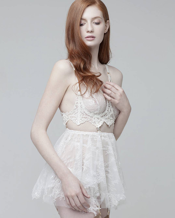 15-colgadas-de-una-percha-san-valentin-lenceria-ropa-interior-lingerie-underwear-saint-valentines-day-cristina-aielli-3