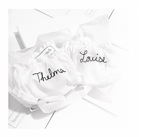 15-colgadas-de-una-percha-san-valentin-lenceria-ropa-interior-lingerie-underwear-saint-valentines-day-henriette-h-2