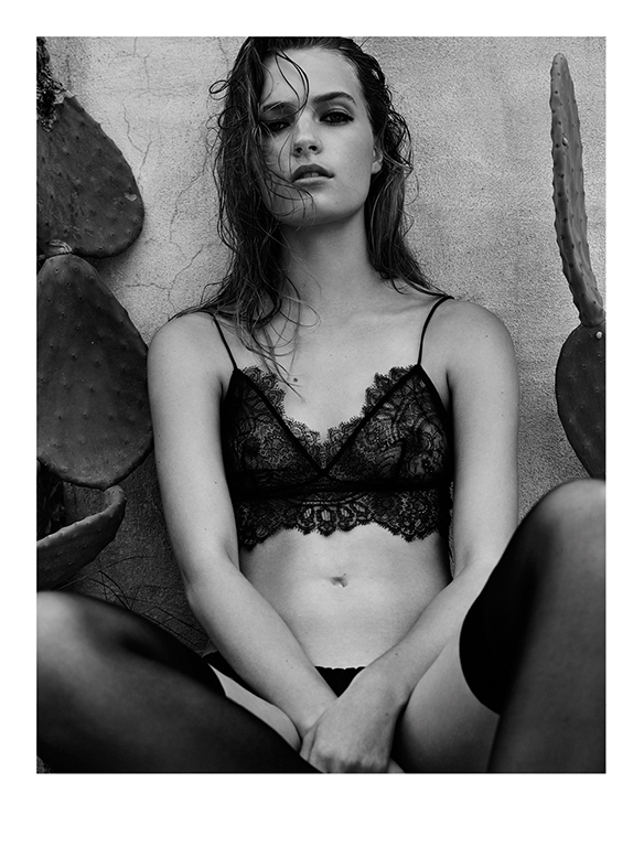 15-colgadas-de-una-percha-san-valentin-lenceria-ropa-interior-lingerie-underwear-saint-valentines-day-love-stories-intimates-5