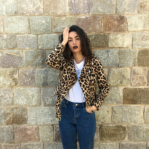 15-colgadas-de-una-percha-blanche-animal-print-leopard-biker-chaqueta-leopardo-abrigo-burdeos-burgundy-coat-mocasines-loafers-4