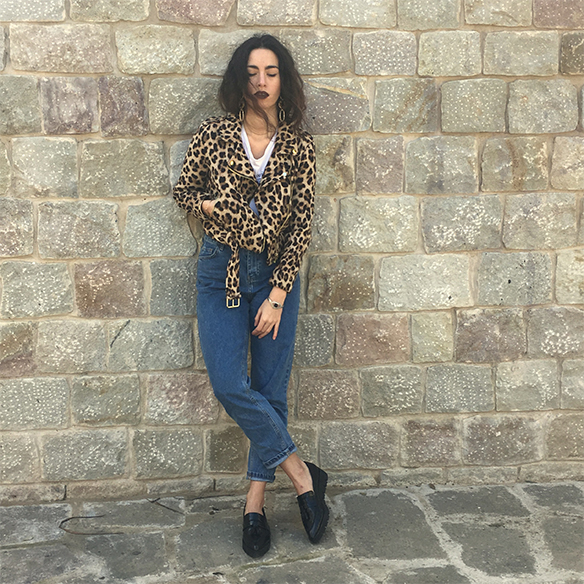 15-colgadas-de-una-percha-blanche-animal-print-leopard-biker-chaqueta-leopardo-abrigo-burdeos-burgundy-coat-mocasines-loafers-9