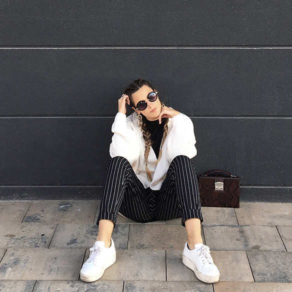 colgadas-de-una-percha-anna-duarte-moda-fashion-overlays-sobreposiciones-black-and-white-blanco-y-negro-double-braids-trenzas-dobles-burdeos-burgundy-1