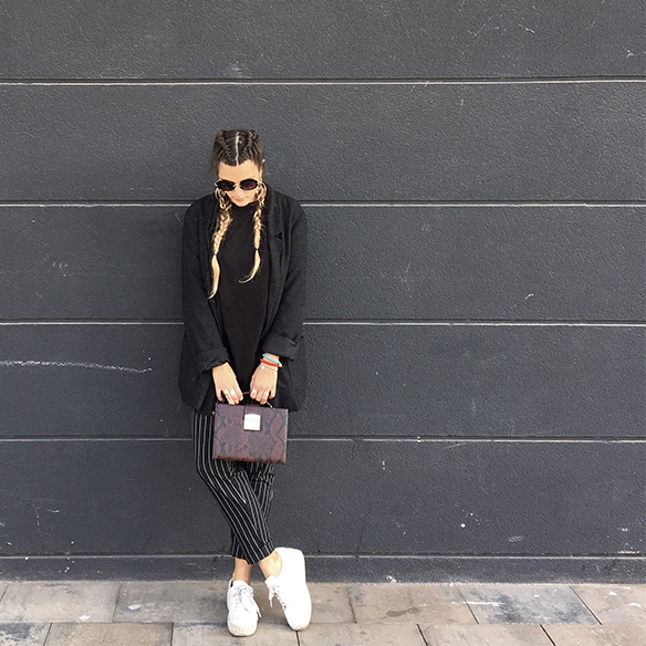 colgadas-de-una-percha-anna-duarte-moda-fashion-overlays-sobreposiciones-black-and-white-blanco-y-negro-double-braids-trenzas-dobles-burdeos-burgundy-4