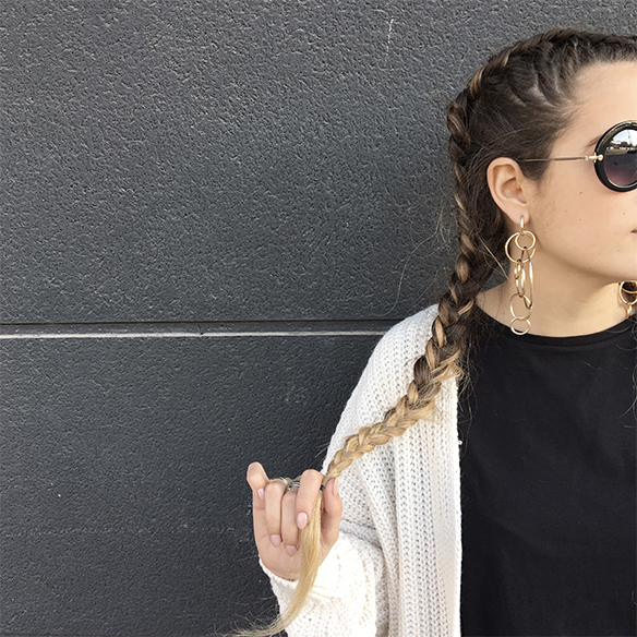 colgadas-de-una-percha-anna-duarte-moda-fashion-overlays-sobreposiciones-black-and-white-blanco-y-negro-double-braids-trenzas-dobles-burdeos-burgundy-5