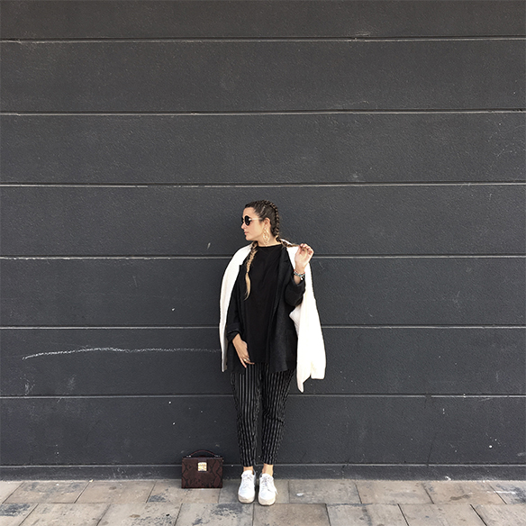 colgadas-de-una-percha-anna-duarte-moda-fashion-overlays-sobreposiciones-black-and-white-blanco-y-negro-double-braids-trenzas-dobles-burdeos-burgundy-9